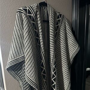 Black and White Geometric Patterned Shawl/ poncho